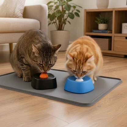 2 chats lèchent la gamelle anti glouton pour pâtée chat