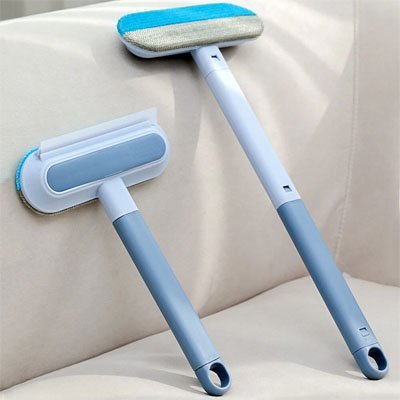 brosse anti poil sur divan