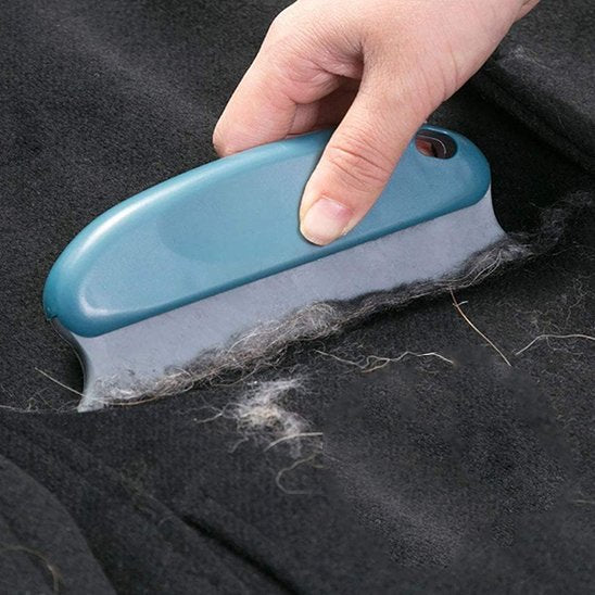 brosse pour enlever poils de chat bleu