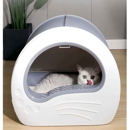 chat dans le bac a litiere chat fermé