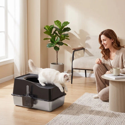 chat sautant du bac a litiere chat fermé