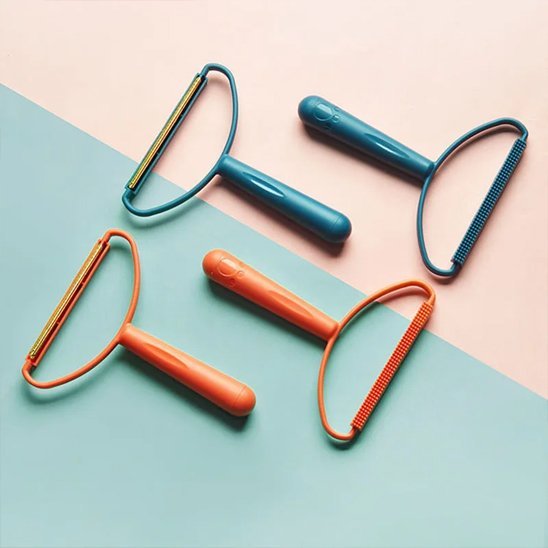coloris brosse anti poils bleu et orange