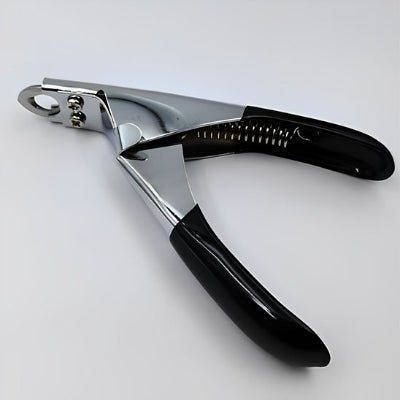 Démonstration de coupe ongle chat noir