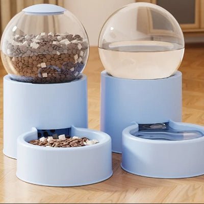 distributeur de croquette et de l'eau bleu