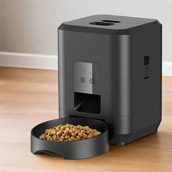 jolie distributeur de croquettes pour chat noir