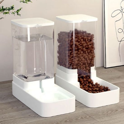 distributeur de croquettes pour chat poser sur parquet 