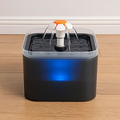 Fontaine à eau chat bleu nuit posée au sol