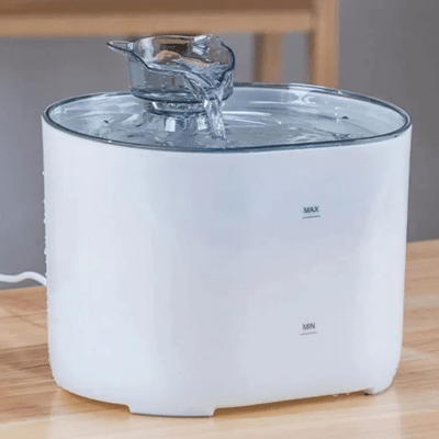 fontaine à eau pour chat blanche