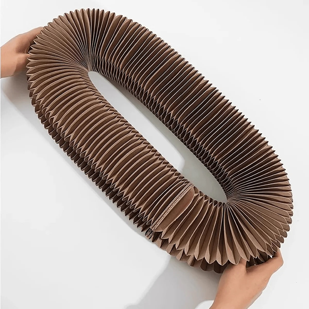 forme ovale du griffoir rond pour chat