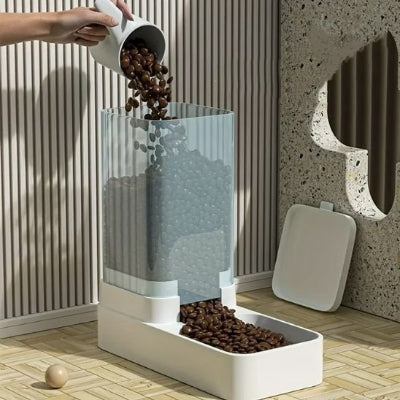 madame remplie distributeur de croquettes pour chat