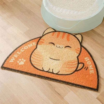 tapis chat litière orange à côté du bac a litière